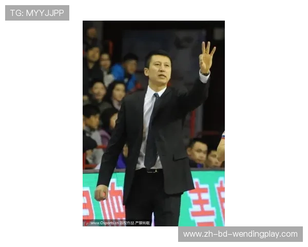 麦克风背后的智慧与挑战 CBA与足球解说员实战技巧全方位剖析